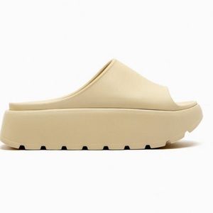 COPY - Zara rubberized sport sandal slide size 6.5